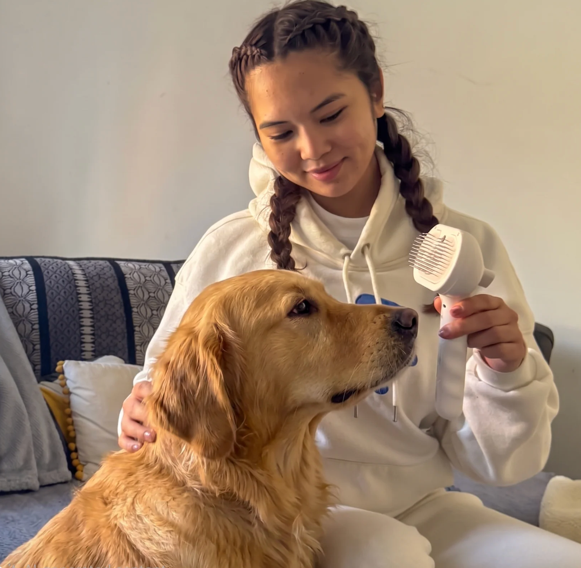 Pawvera MistCare™ 3-in-1 Pet Grooming Brush